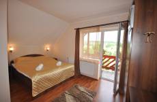 Franciaágyas, fürdőszobás